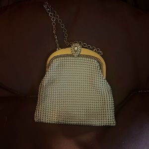 Vintage 20s whiting and Davis coin purse.